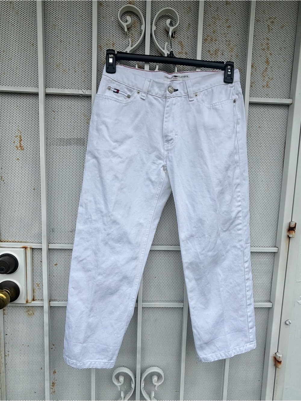Tommy Hilfiger women's sz. 4 white denim capri W30XL23 100% cotton 5 pockets